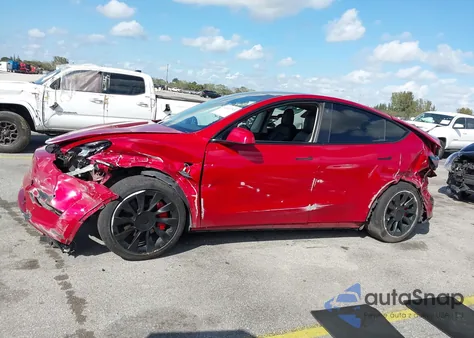 2021 Tesla Model Y Long Range Dual Motor All-Wheel Drive z USA, uszkodzony, nr VIN 5YJYGDEE8MF253665